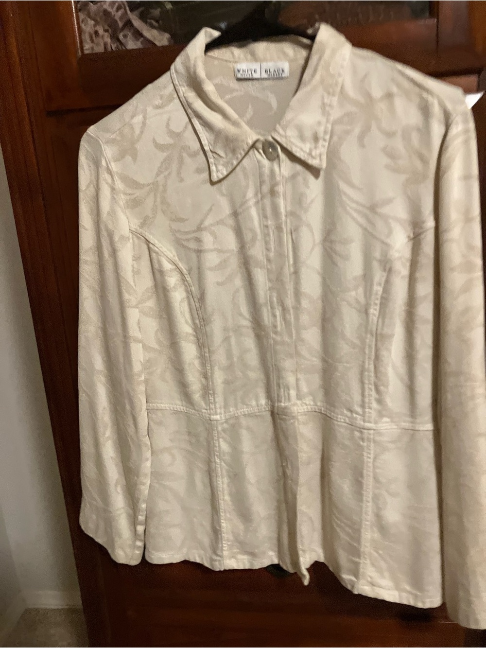 White House Black Market Cream Jacquard Button-Down Shirt Jacket